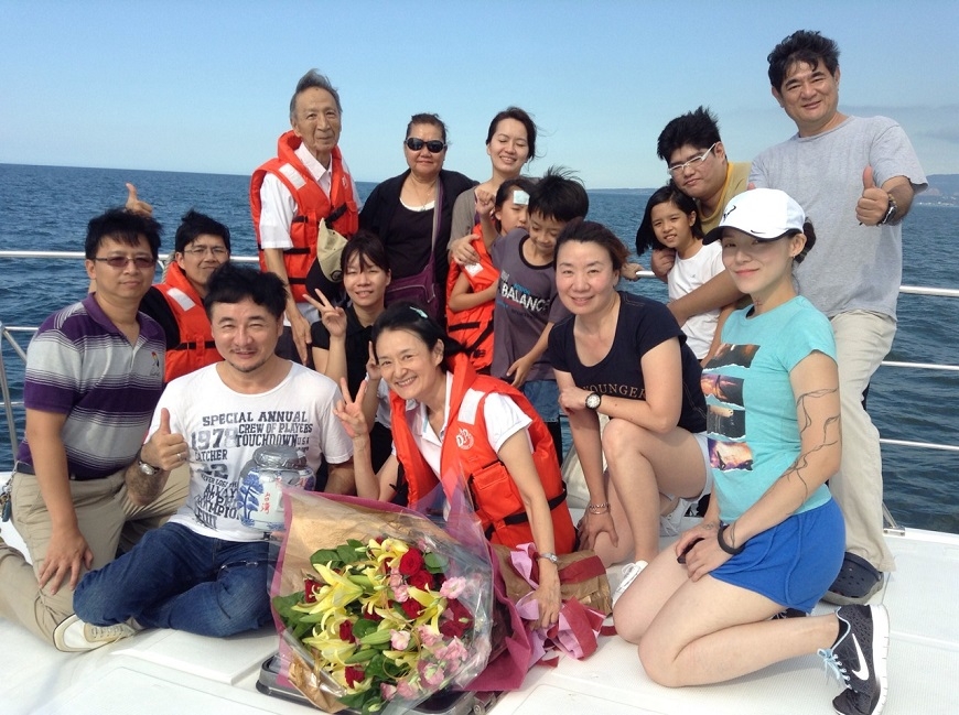 媽媽生前超豁達！譚艾珍全家「把媽媽海葬」心情像送她去郊遊　受母影響「提早10年寫遺書」揪愛女預立身後事