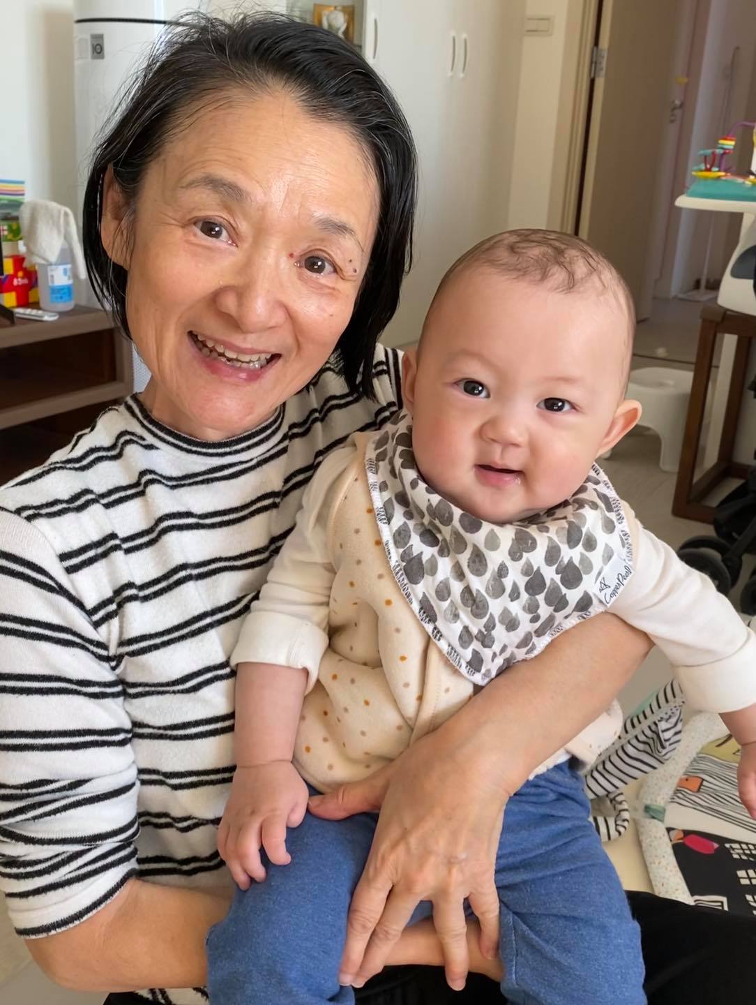 媽媽生前超豁達！譚艾珍全家「把媽媽海葬」心情像送她去郊遊　受母影響「提早10年寫遺書」揪愛女預立身後事