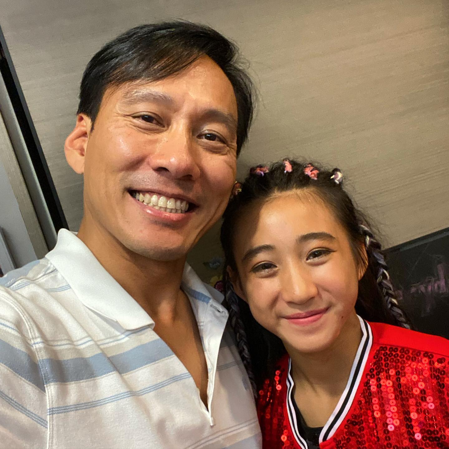 揪混血愛女上鏡！艾力克斯暖迎「父女第12個生日」成熟轉變好欣慰　「繼承老媽長腿神基因」完美比例超上相