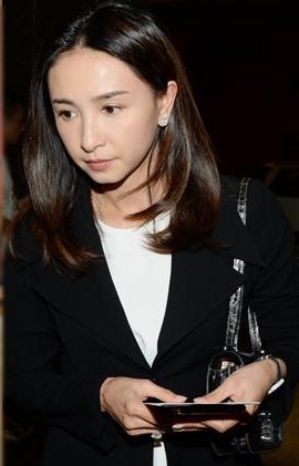 被視為人生贏家！52歲美魔女星途不順「嫁40億夫被寵30年」　愛人卻驟離「獨留三兒女」走出喪夫之痛