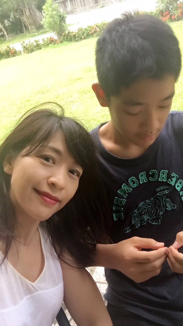 人生比小說曲折！軍中女神「中年失婚又失業」單親養兒子　爸爸臨走前「用37年身教教她」人生大逆轉