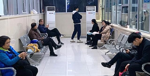 19歲未婚生子！無知少女領6位男友做「親子鑒定」　荒唐結果「被全網公審」：父母負主要責任