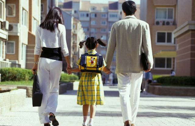 19歲未婚生子！無知少女領6位男友做「親子鑒定」　荒唐結果「被全網公審」：父母負主要責任
