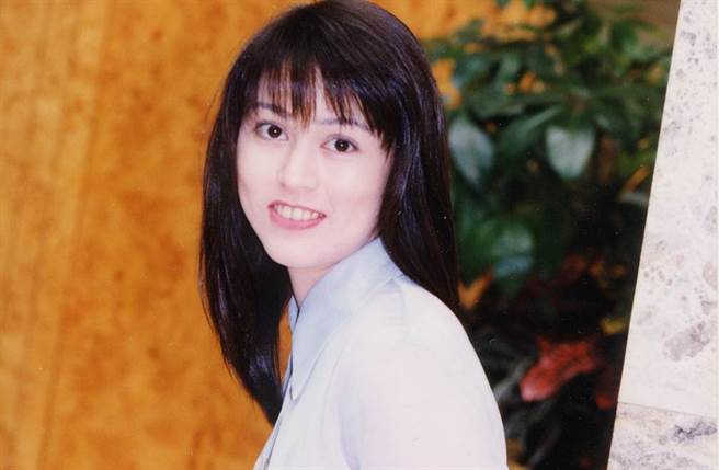 不想讓母親擔心！53歲女星為養家「拿信用卡借現金」滾出巨債　卸下光環「直播中賣力叫貨」重新再出發