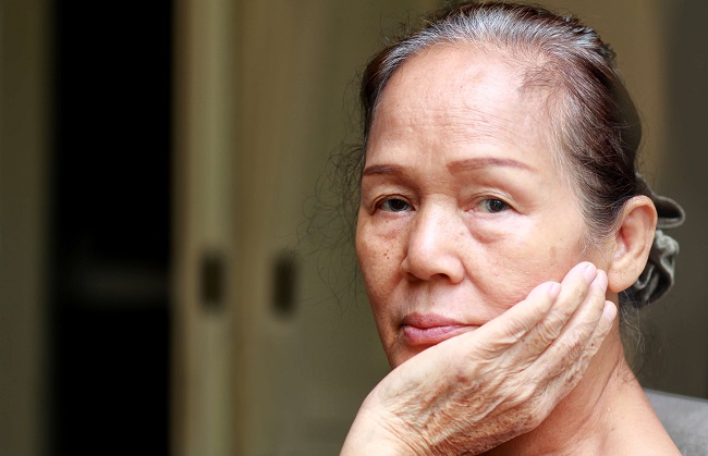 65歲單親母「憂晚年沒存款」還想替兒女買房！擔心給500萬太少「專家曝養老關鍵」：錢要留自己身上