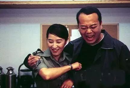 因飲酒過量「險變植物人」！  2婚娶賭王孫女被嘲「軟飯男」25年　58歲又背妻買酒不忌口