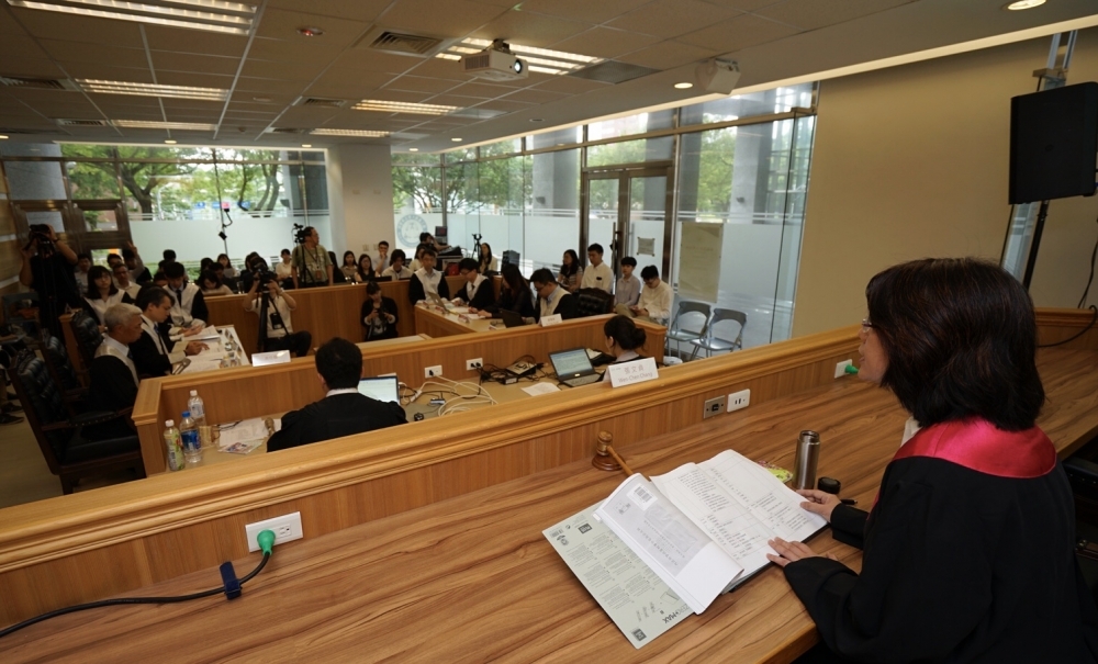 獨佔470萬！姊姊控他「領光老母遺產」告上法院　弟弟委屈「妳20年沒回來了」：媽生病都我在扛