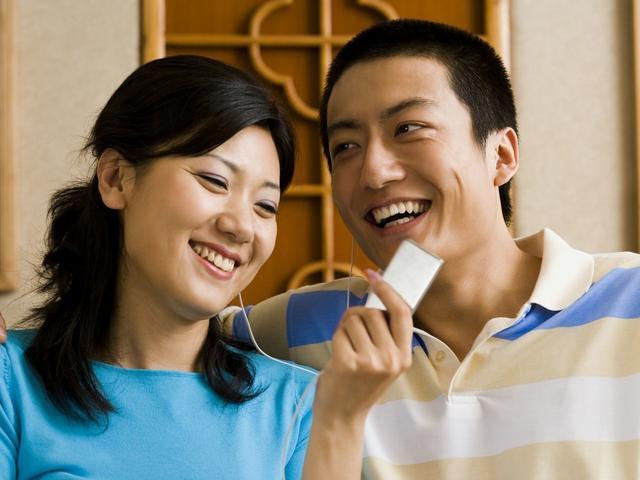 不是不愛！為何年過50的夫妻「大多選擇分房睡」？３個好處「深藏對另一半的愛」