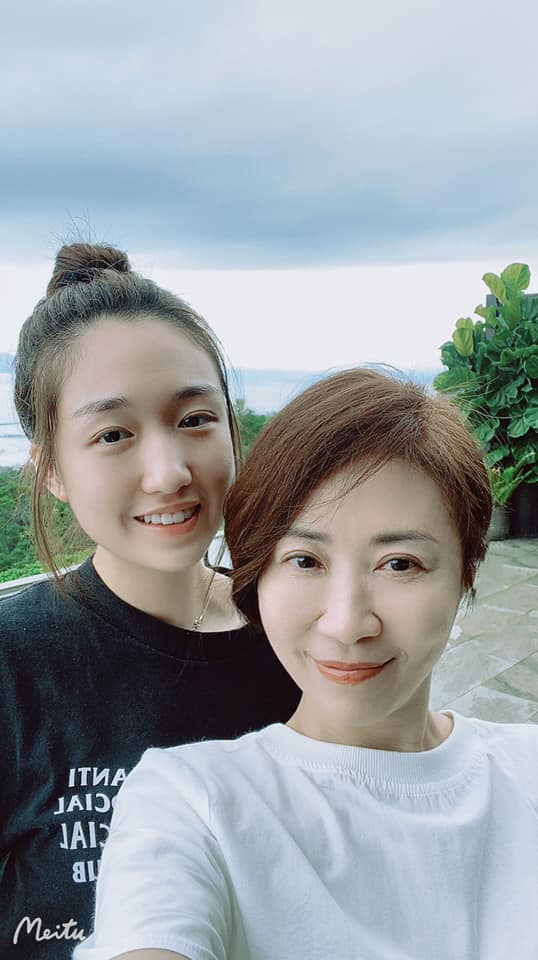 在母面前裝堅強！最愛妹妹驟逝23年「李翊君淚言」：怎麼能夠接受　長姊如母「至今走不出傷痛」願活著的人更好