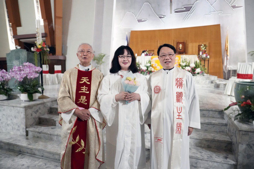一代妖姬優雅過晚年！她69歲受洗「穿素衣氣質亮相」曝淵源　坦承斷了回歸念「享受當平凡人」