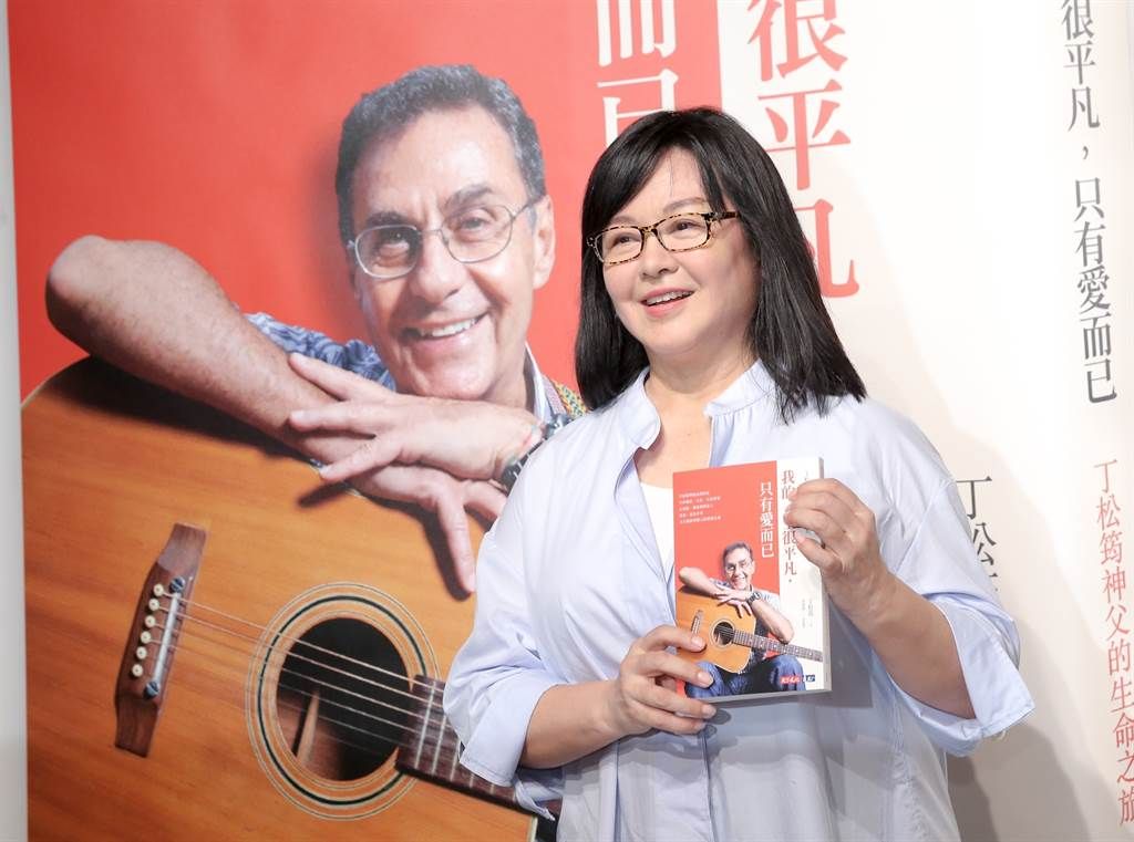 一代妖姬優雅過晚年！她69歲受洗「穿素衣氣質亮相」曝淵源　坦承斷了回歸念「享受當平凡人」