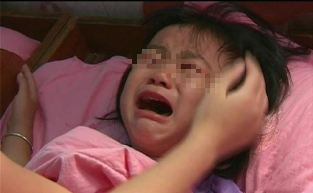 8歲女兒半夜高燒不退！嘴裡卻不停重複「洗衣機壞了」　寶媽「打開洗衣機」檢查後情緒失控
