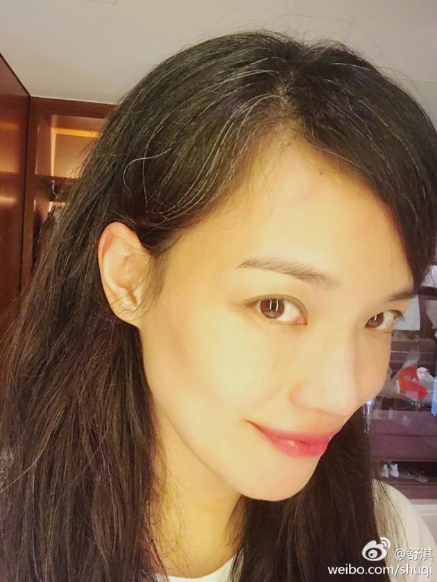 夫妻甜蜜同框！49歲舒淇曬近照「驚見大量白髮」遭網酸：女神殞落　老公「行動霸氣護愛」逆轉評論