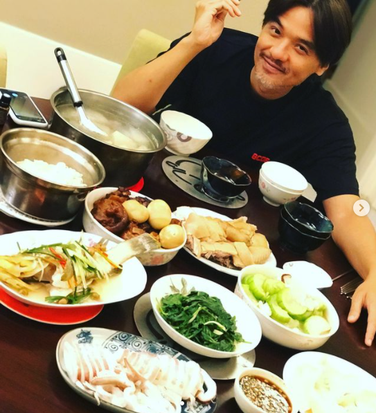 夫妻甜蜜同框！49歲舒淇曬近照「驚見大量白髮」遭網酸：女神殞落　老公「行動霸氣護愛」逆轉評論