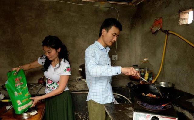 年齡大一倍！23歲小伙「不顧家人反對」閃婚46歲離異大媽　婚後5年「現狀曝光」親友全傻了