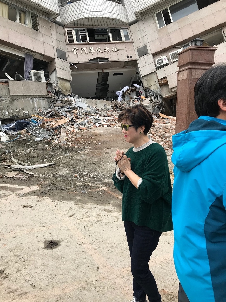 總是親赴現場！張淑芬13年前「與達賴喇嘛結緣」教會她慈悲智慧　「默默堅持10年」身教影響兩女兒