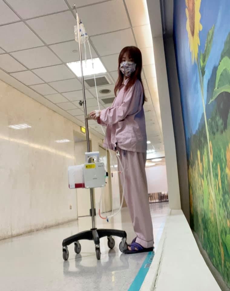 能重新呼吸真好！蕭彤雯重症後「激動落淚做復健」堅持日行萬步　不到一個月「感人成果曝光」網喊：眼眶都紅了