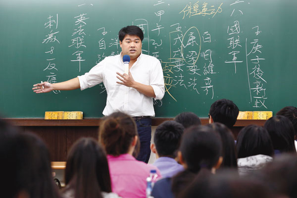 出事只有家人會挺你！呂捷揭「荒唐歲月看盡人性」謝老母用淚水挽回　「浪子回頭老天都會幫」重考填錯卡翻轉人生