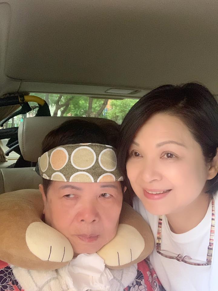病患也需要尊嚴！楊貴媚自豪「媽媽臥床10年從沒尿布疹」氣色超紅潤　堅持「以身貼身」抱母移動：守護媽媽自尊