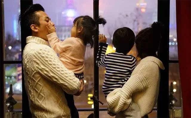 婚姻需要共同經營！孫儷外出1小時「就被老公狂Call」結婚11年享受被愛　鄧超「心甘情願妥協」為家人絕不應酬