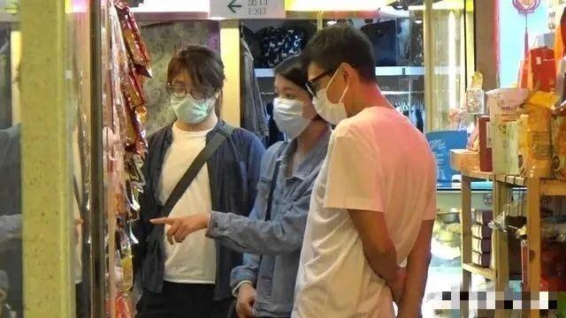 相戀30年出軌8次！周慧敏丈夫又被爆「約會年輕女」　自己獨守空房「袒露心聲」網嘆：活得真透徹 
