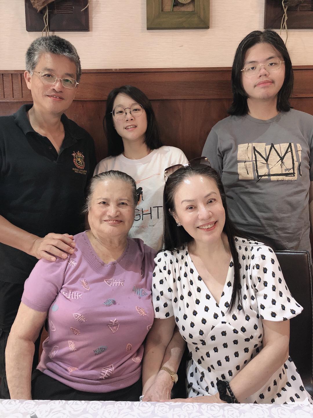 卸光環享受人生！金佩姍罕曬「與尪頂級豪宅生活」大理石挑高格局超美　轉性當小女人「笑把老公寵上天」連老母都看傻