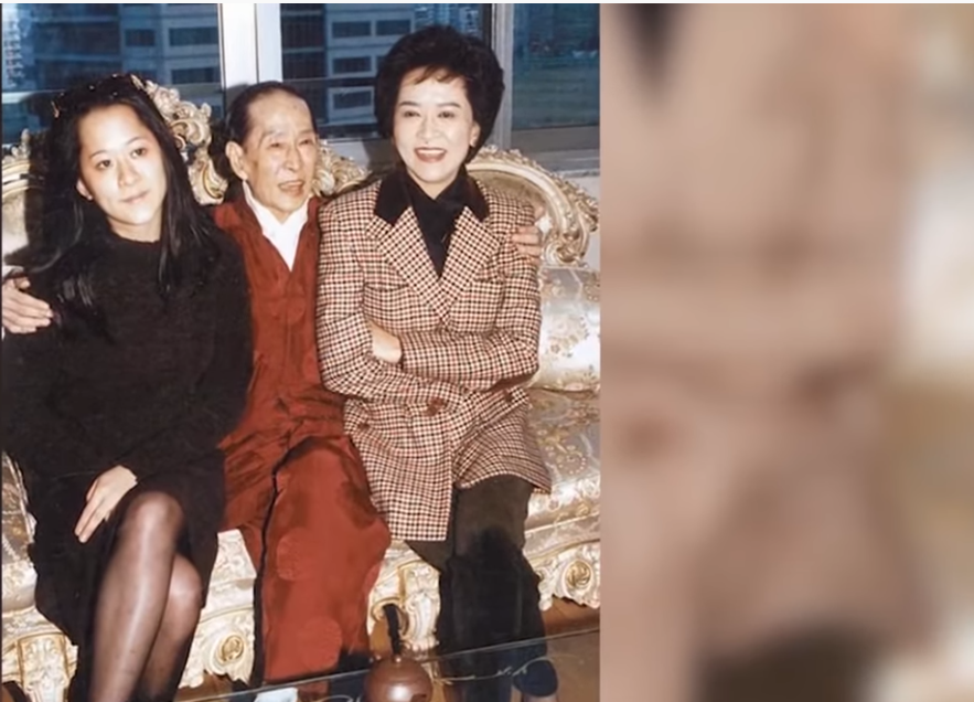 17歲夜總會頭牌「愛上49歲金主」！隱忍27年逼走原配嫁豪門　「偷走丈夫15億」不惜與兒女翻臉