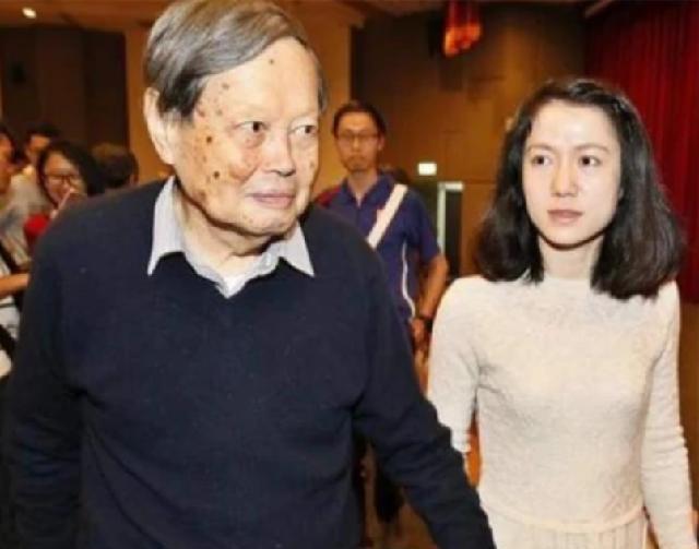 牽手17年！99歲楊振寧「允許嫩妻改嫁」財產歸子女　翁帆「只得別墅使用權」網讚：沒嫁錯人