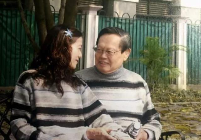 牽手17年！99歲楊振寧「允許嫩妻改嫁」財產歸子女　翁帆「只得別墅使用權」網讚：沒嫁錯人