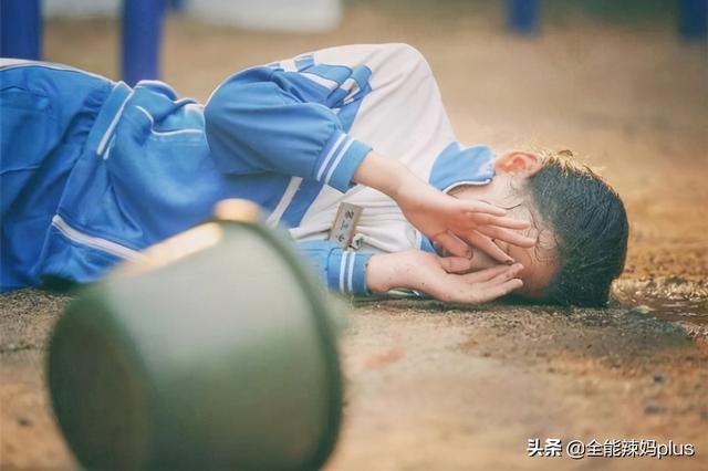 12歲女兒遭同學霸凌！智慧爸爸冷靜「布局6個月」解救　超「強硬反擊手段」被讚爆：比打回去更有效