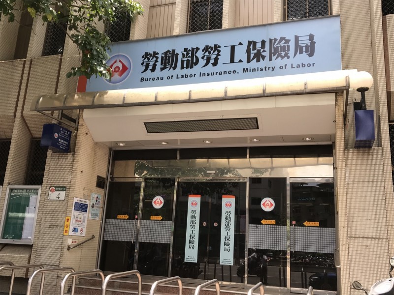 想領國民年金！退休媽接到通知「特地辦政府帳戶」　一刷存簿「一個月只匯5元」愣：在整我嗎