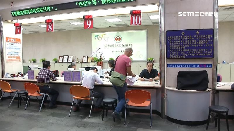 想領國民年金！退休媽接到通知「特地辦政府帳戶」　一刷存簿「一個月只匯5元」愣：在整我嗎