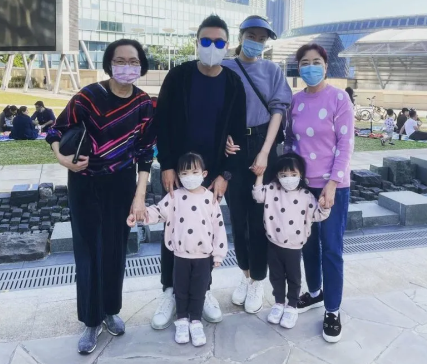 苦戀郭富城7年無果！熊黛林「閃嫁百億富豪」幸福美滿　今雙胞胎女兒「一個像爸一個像媽」長相大不同