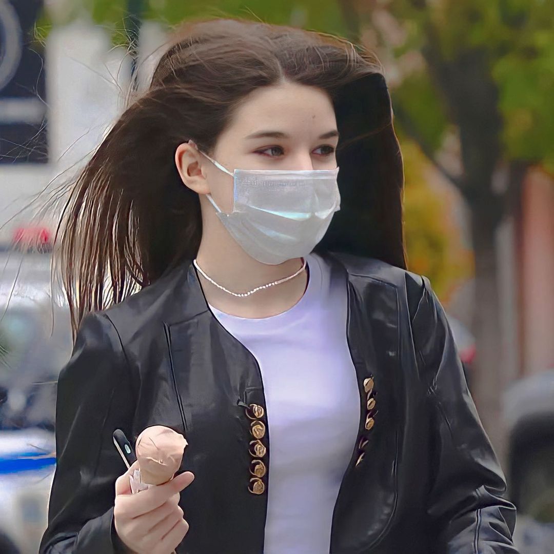 阿湯哥女兒長大了！童年「天使級甜美臉蛋」融化全球　19歲再進化「小蠻腰精緻女神」：最美星二代❤️