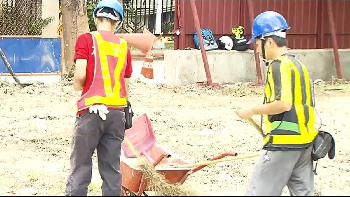 女藥師領35K酸「不讀書才賣雞排」老闆反嗆：我月領6萬　見笑轉生氣「國中學歷憑什麼」：政府太放任 　
