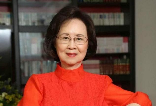 83歲瓊瑤罕露面！與家人聚餐慶生「倆高顏值孫女」出鏡吸睛　「25億豪宅內景」曝光傢具價值連城