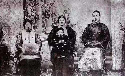 克夫克子！她「2度喪夫3喪子女」被逼出家　還俗後再嫁「被寵成公主」兒子天下皆知