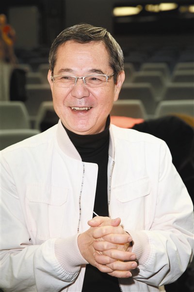 罕曬愛妻！巴戈結縭40年見妻仍心動「我老婆真的好美」　妻子背景曝光「兩人是同班同學」：好深的緣分
