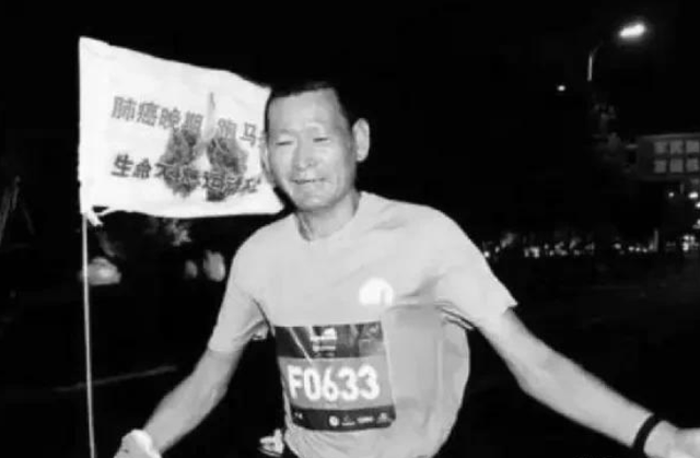 病魔來敲門！他被醫生預判「生命剩3個月」　走出病房「4年跑完66場馬拉松」網淚奔：真勇士