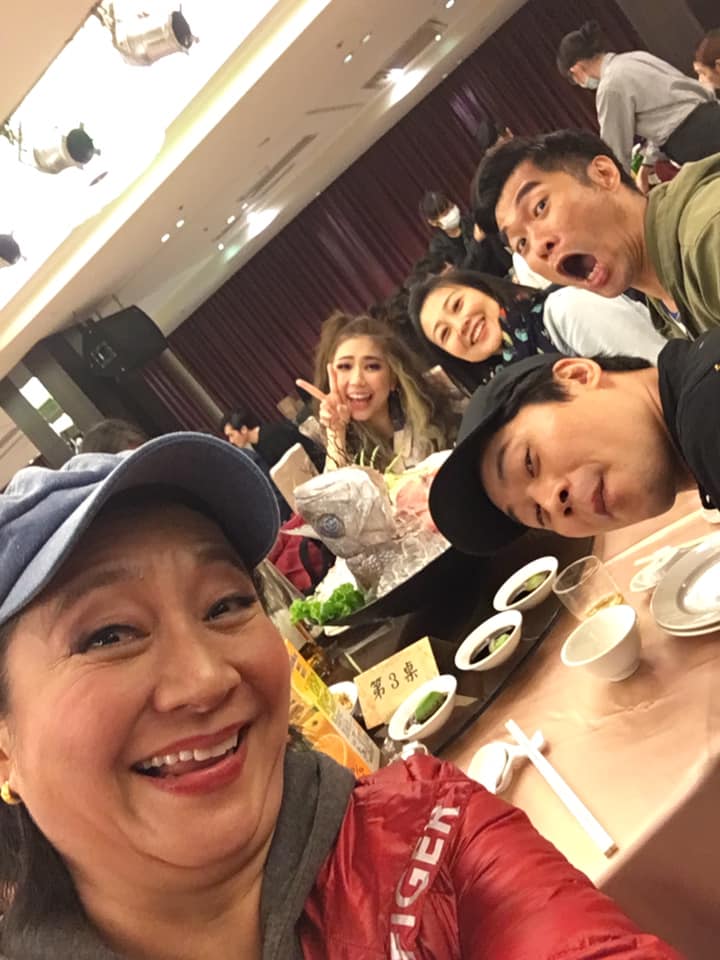 為兒女舉家搬山上住！楊麗音不擠明星學校「聞女兒班上有特殊生」反應好暖　「堅持實地考察學校」不讓他們關在溫室裡