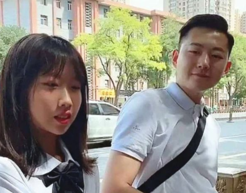 請家長來！「帥哥接女學生放學」被老師抓包：早發現不對勁　男生尷尬「自證清白」：誤會夠大