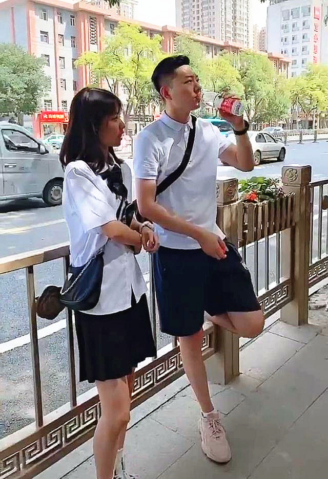 請家長來！「帥哥接女學生放學」被老師抓包：早發現不對勁　男生尷尬「自證清白」：誤會夠大