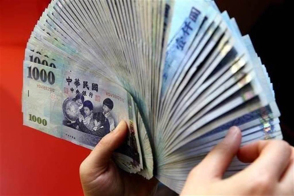 交往8年想婚！女友提「聘金要208萬」男友秒提分手　她下跪大哭「為什麼要辜負我」網嘆：要怪爸媽