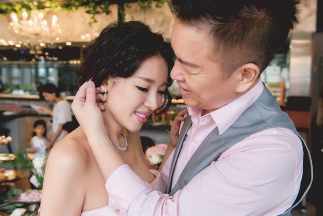 嫁大24歲總裁被酸！劉伊心「嫁豪門拒當貴婦」自己當女強人　喜迎第2胎「老公大手筆寵妻」越愛越甜蜜❤