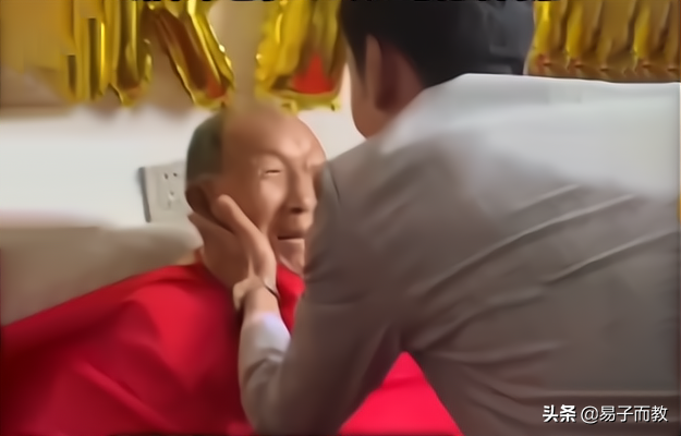掀蓋頭嚇一跳！接親現場「爺爺假扮新娘」整蠱　下一秒新郎「將計就計」爆笑全場：太可愛了