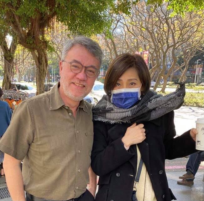 「爸爸嘆一口氣就走了」！郎祖筠長照失智父7年「卻來不及見最後一面」　恨不得「揭開爸爸往生布」把父思念刺腳上
