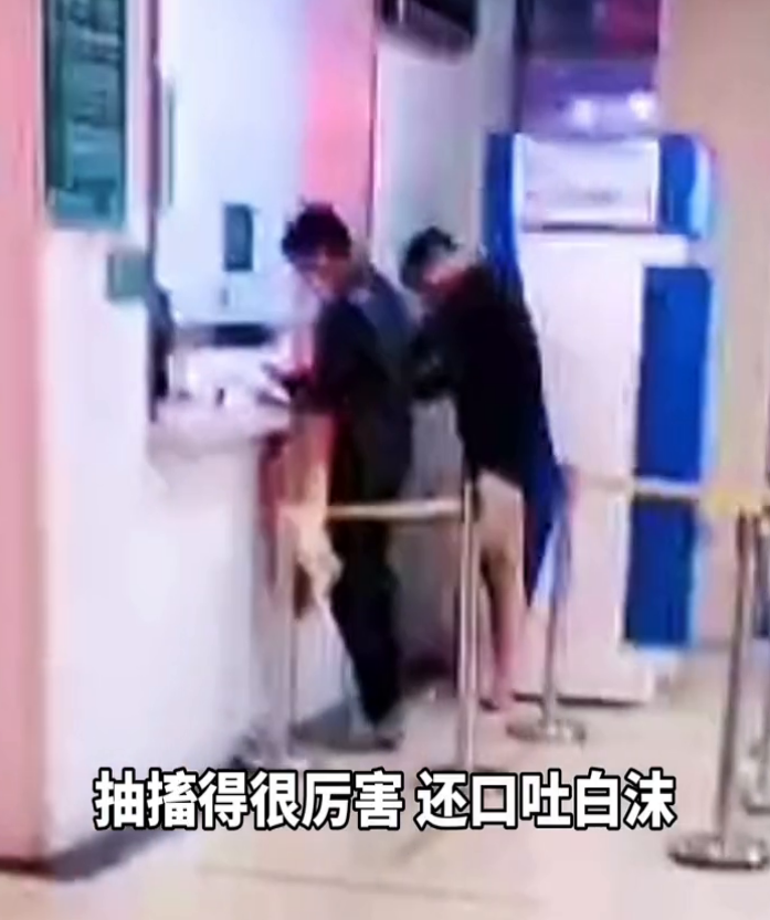 女兒凌晨高燒抽搐！爸爸「光腿赤腳抱孩子」衝進醫院就診　「超狼狽畫面」讓全網淚目：父愛如山