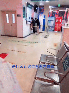 女兒凌晨高燒抽搐！爸爸「光腿赤腳抱孩子」衝進醫院就診　「超狼狽畫面」讓全網淚目：父愛如山