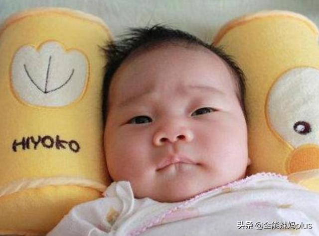父母要留心！從小「睡枕頭」和「不睡枕頭」的孩子　成年後差別不止一點點！對照一下