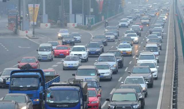 跟堵車說拜拜！汽車一鍵變飛機「一口氣狂飆400公里」不充電　售價一出「網友瞬間GG了」